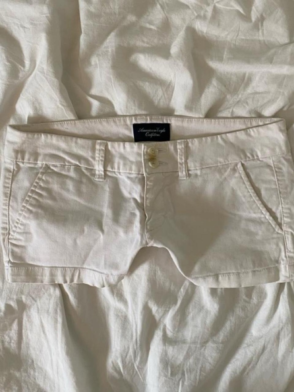 Y2K 2000s American eagle low rise white shorts with double button up detailing